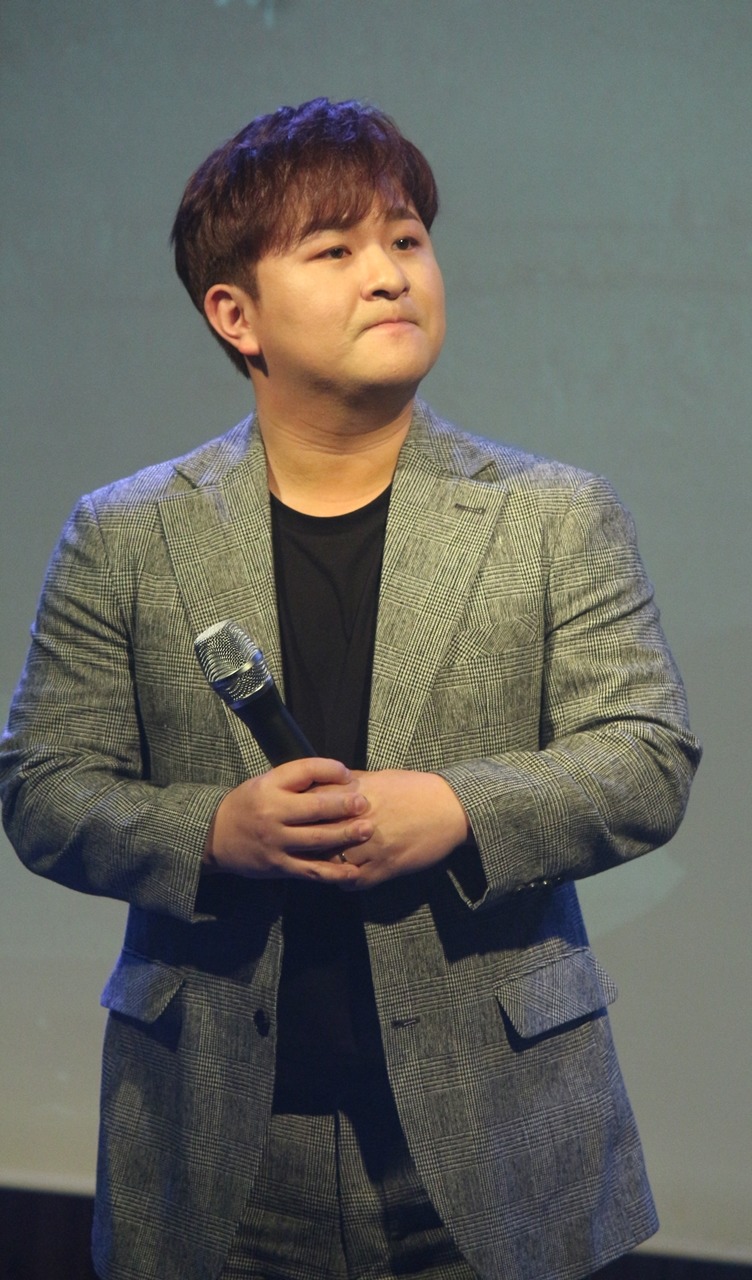 Huh Gak (허각)
